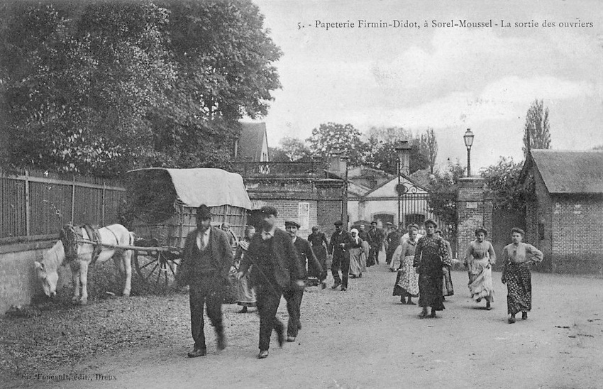 La sortie de l'usine de la papeterie