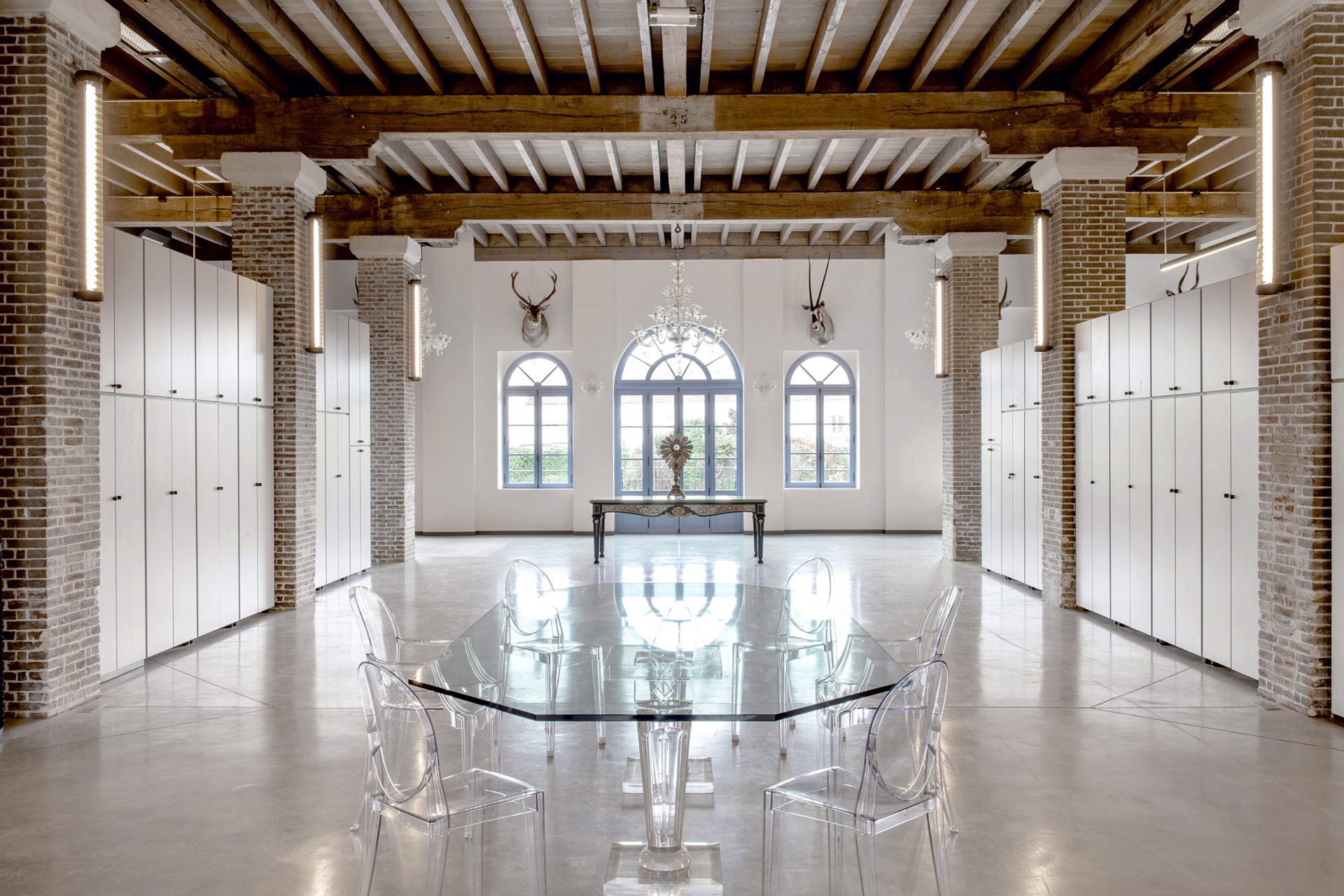 Salle d'archives au RDC